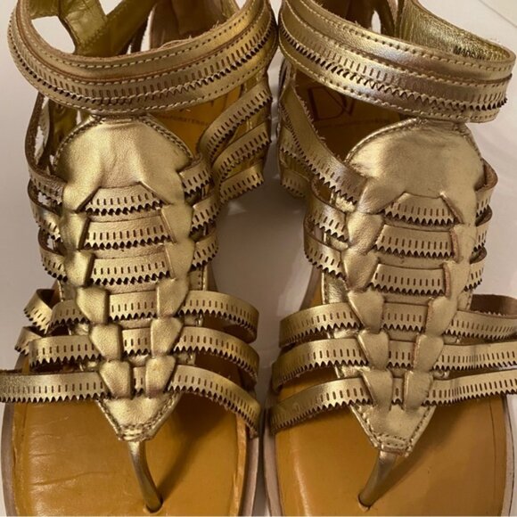 DIANE VON FURSTENBERG SHOES SANDALS THONG FLAT GLADIATOR STUDS GOLD LEATHER - Picture 8 of 12